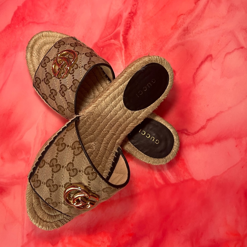 Gucci sandals worn twice great condition